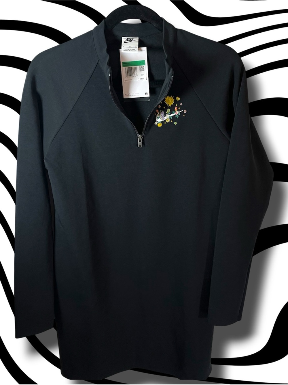 β’NWTβ’ Nike Tight fit Black w/ embroidered left chestβ’ Womenβs XL